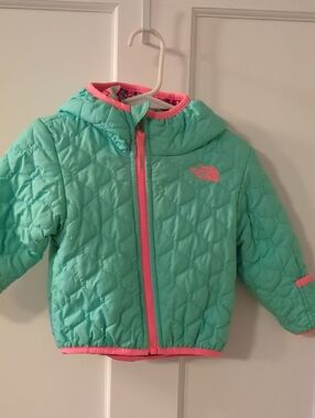 Infant 12 -18 Month North Face Reversible Hooded Thermoball Jacket